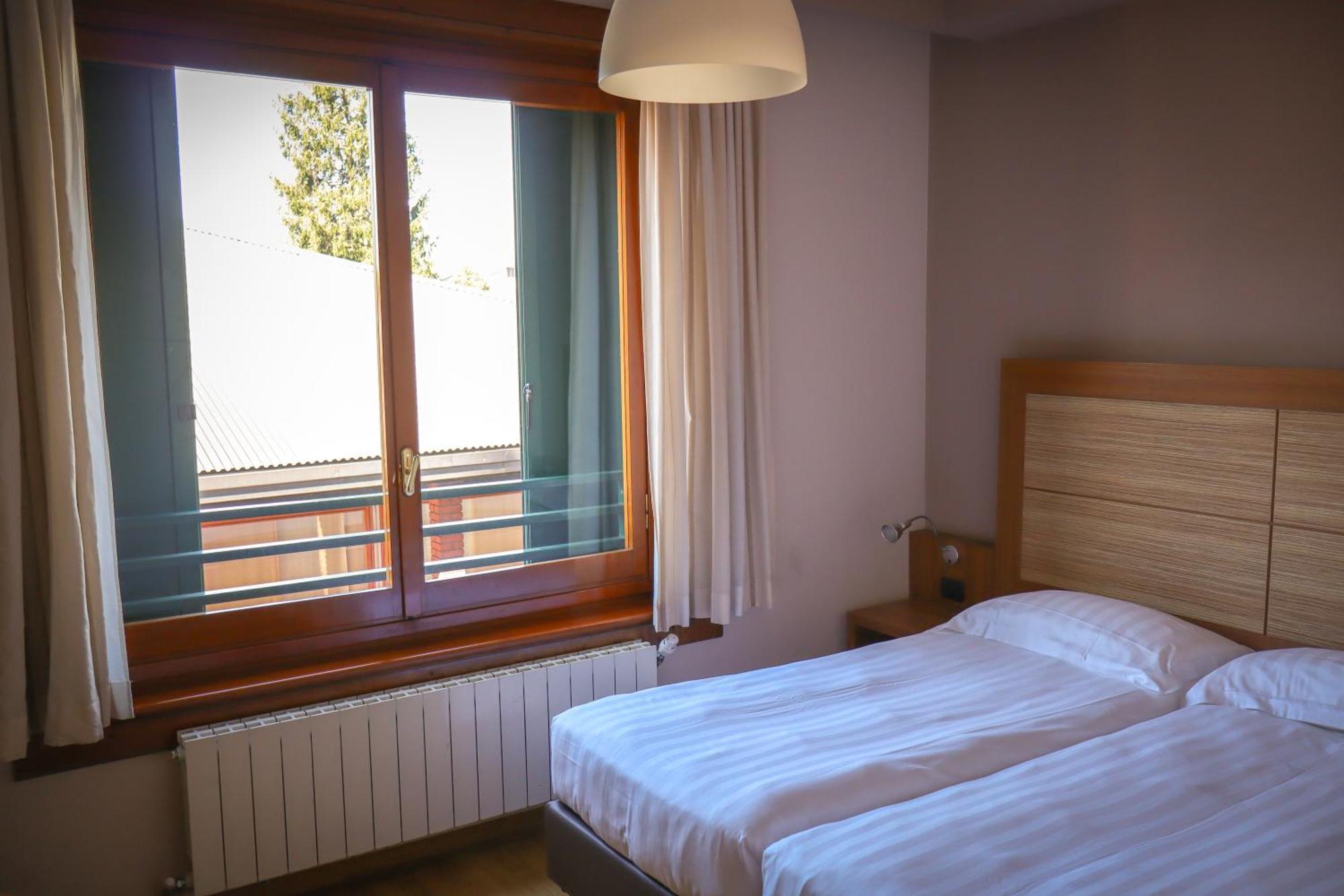 Monica Hotel Fiera Pregnana Milanese Room photo