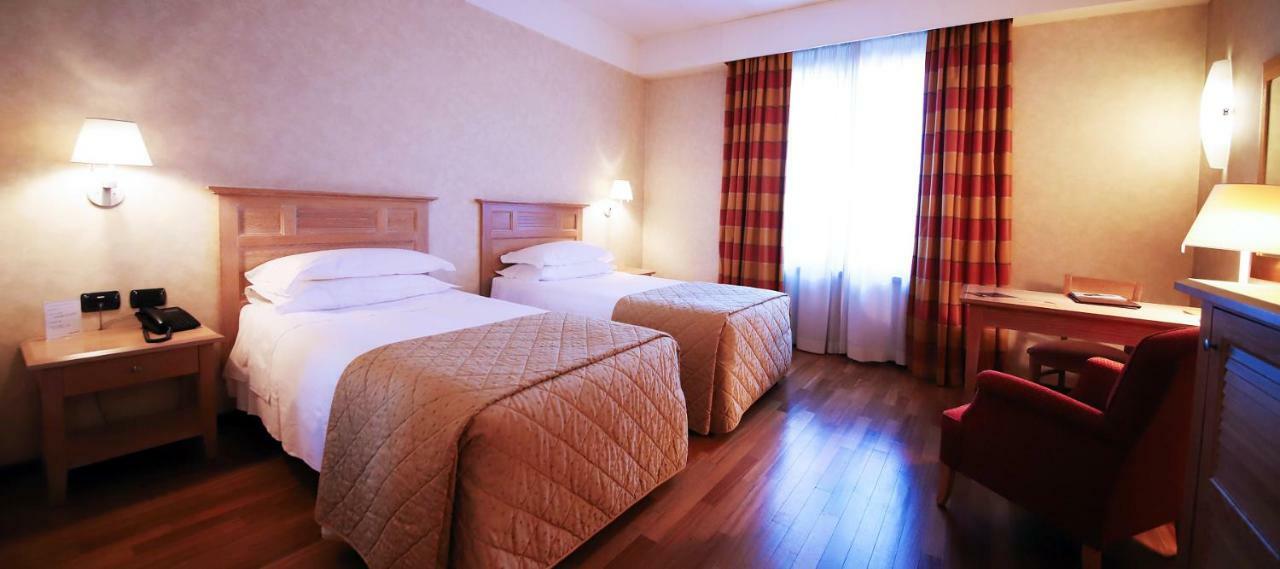 Monica Hotel Fiera Pregnana Milanese Exterior photo