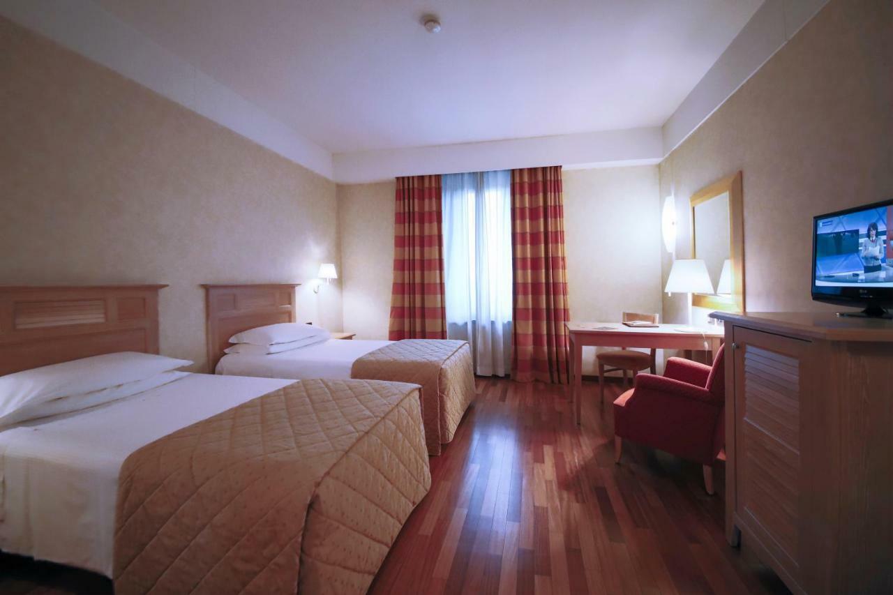 Monica Hotel Fiera Pregnana Milanese Exterior photo